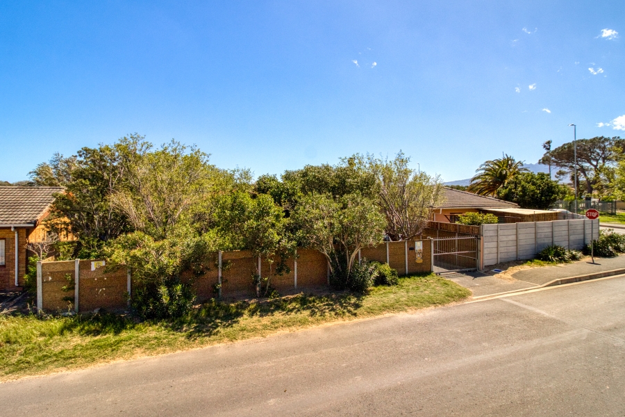 3 Bedroom Property for Sale in Dobson Western Cape